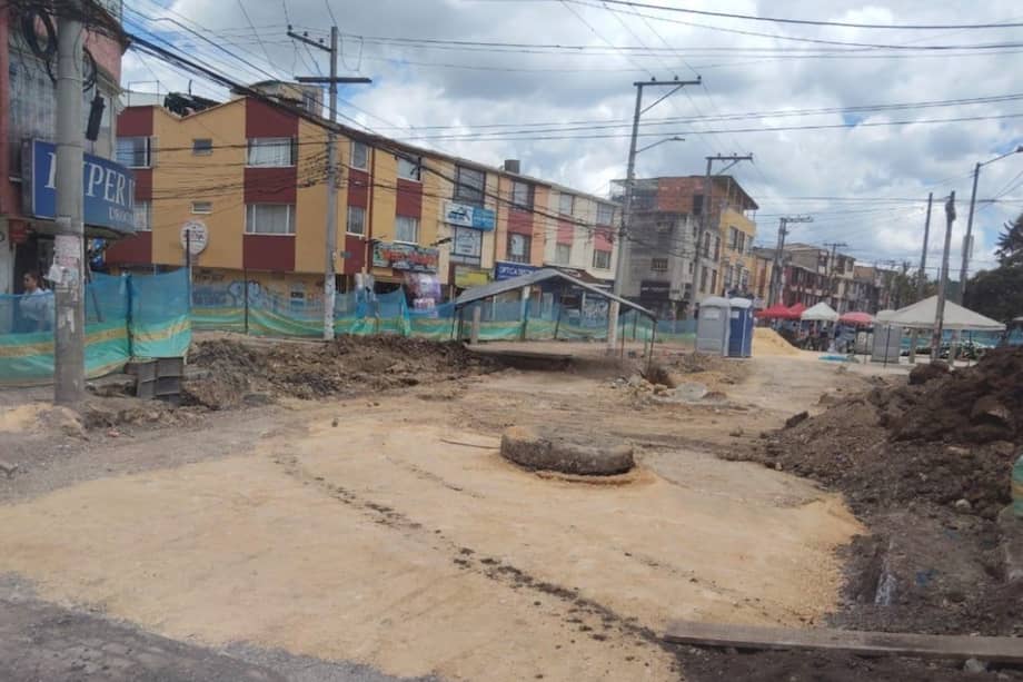 Comerciantes y vecinos llevan más de siete años conviviendo con obras inconclusas en Engativá y Barrios Unidos.
