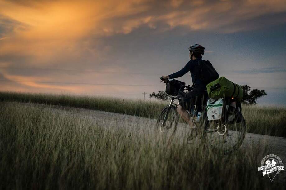 El fotógrafo Nicolás Fernández en uno de sus itinerarios. / Cortesía - Canal Trece
