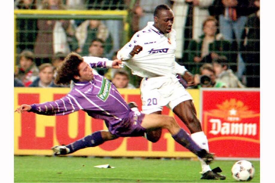 En la temporada 1995-1996 Freddy Rincón disputó 19 juegos con el Madrid, en los que marcó cuatro goles. /AFP