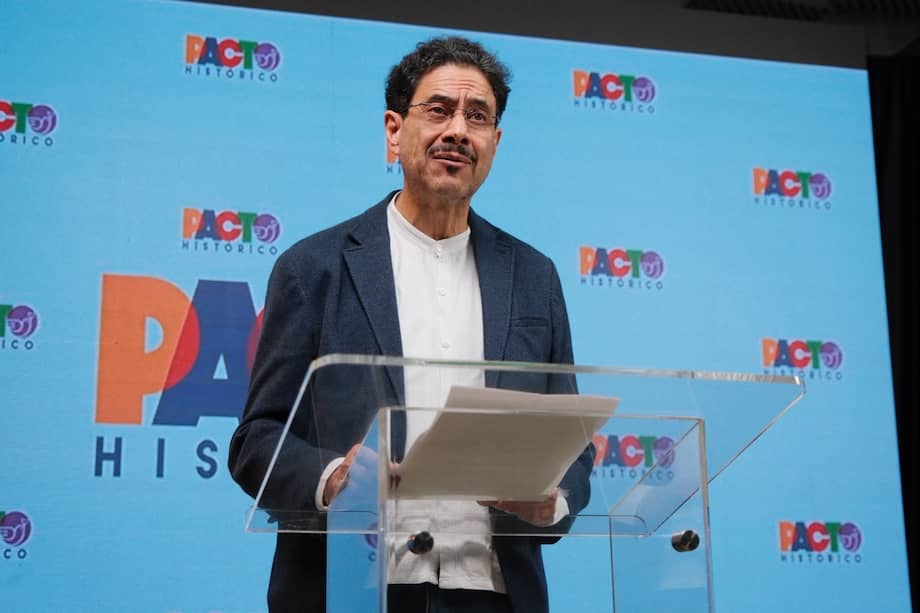 Iván Cepeda presentando un plan para atender la emergencia provocada por el terremoto de magnitud 7,4 que sacudió al país el pasado 10 de agosto. EFE/ Prensa Iván Cepeda /