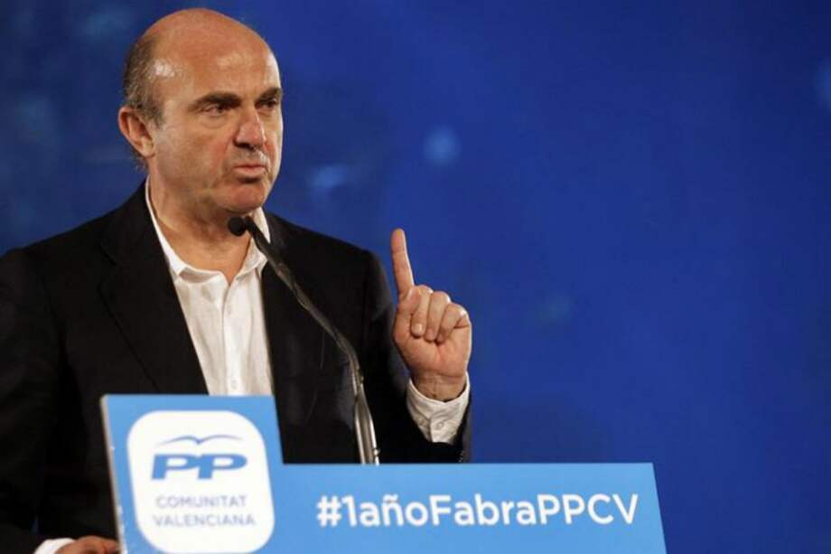 Ministro de Economía asegura que España "está dejando atrás la recesión"