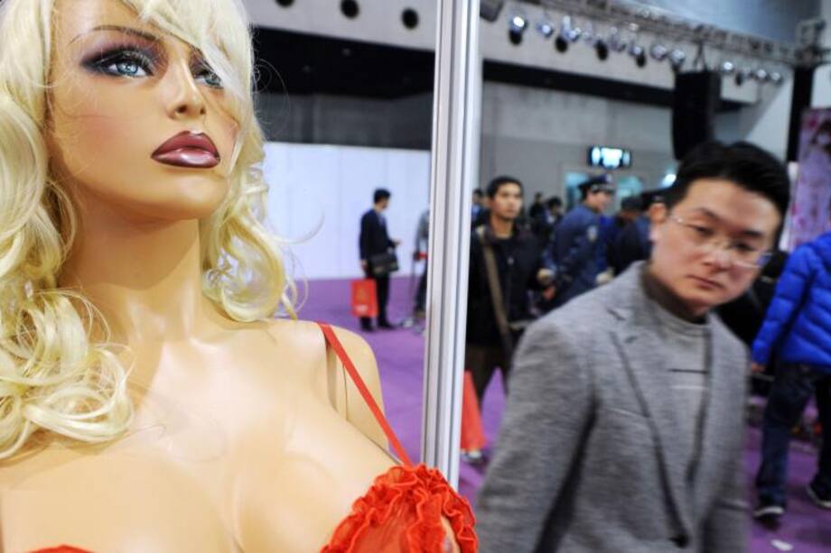 Victoria Wild, la modelo que invirtió una fortuna para ser una muñeca sexual