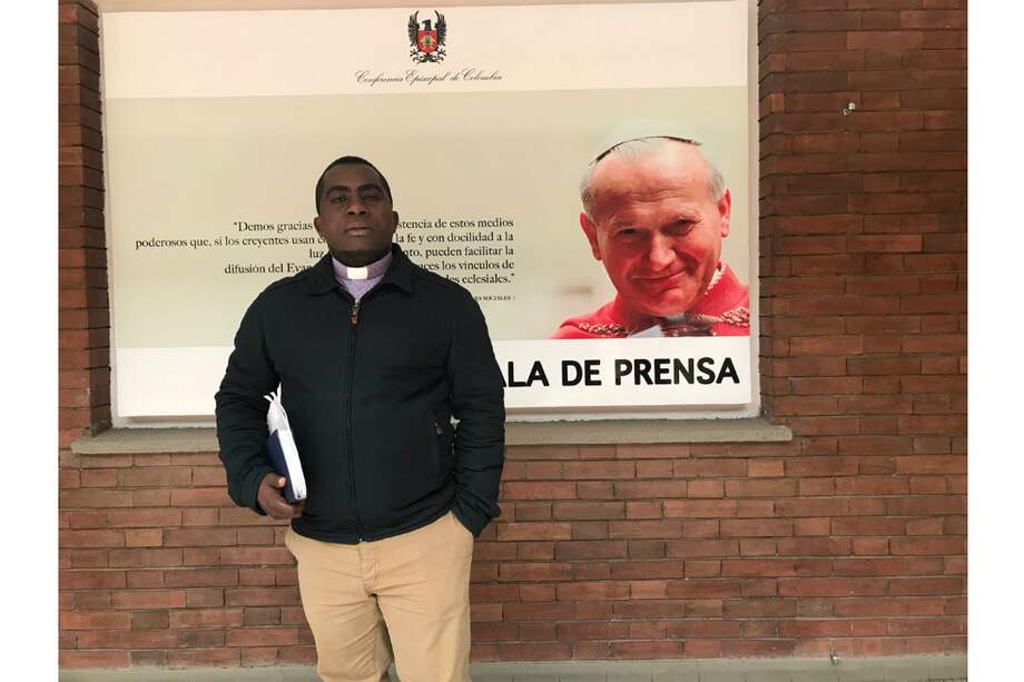 Padre Alfredo Cuero, en la Conferencia Episcopal en Bogotá, donde dio a conocer el panorama de su región en materia de violencia contra los líderes sociales./Colombia2020.