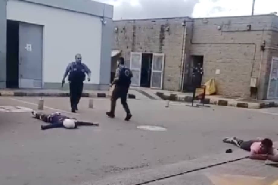 En medio de un intento de hurto guardas de valores se confrontaron a disparos con dos delincuentes.
