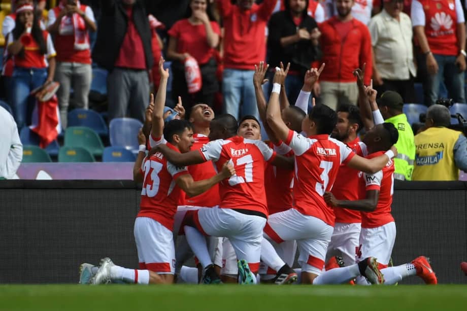 Los jugadores de Santa Fe festejan el gol con el que vencieron este domingo al cuadro Alianza Petrolera. / Cristian Garavito - El Espectador