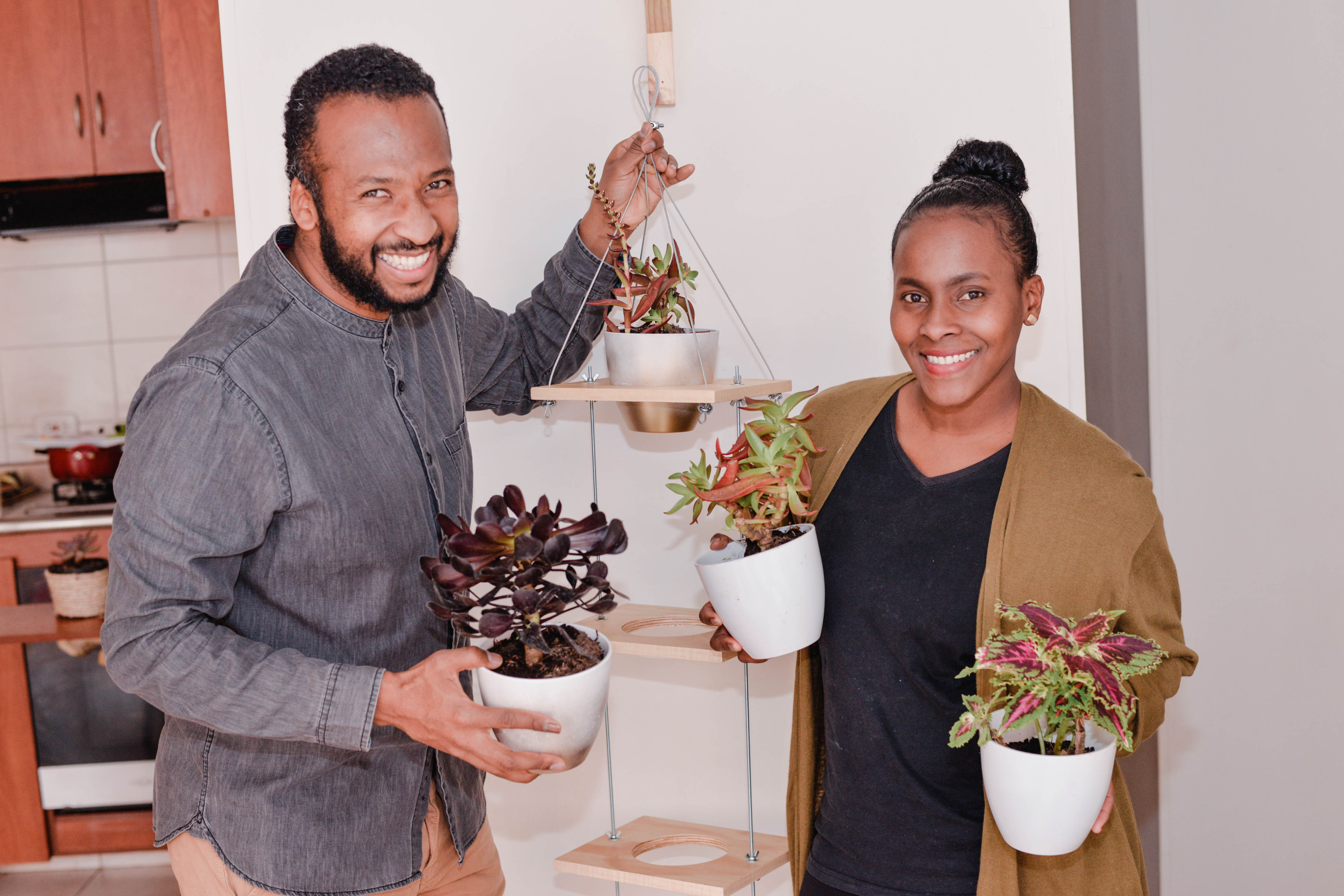 Julia Martínez y Diego Ibargüen, son los creadores de 'Luna Encantada', un negocio que recoge la tradición y las raíces de Chocó.
