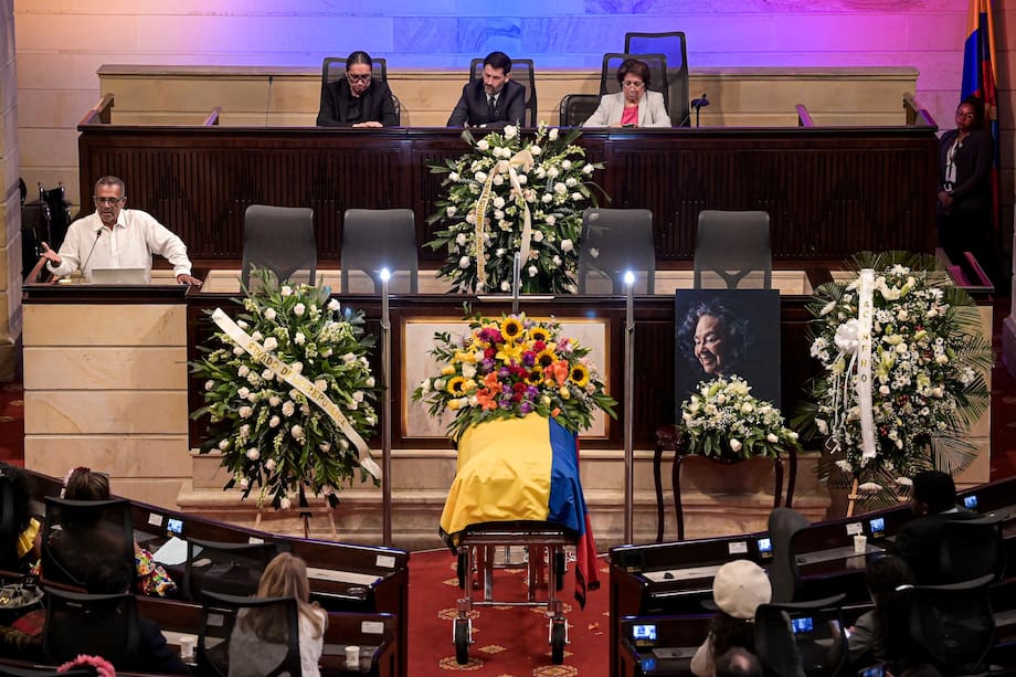 Marco Vinicio Oyaga durante su discurso en el homenaje a Totó La Momposina, su madre, en el salón elíptico del Capitolio Nacional.