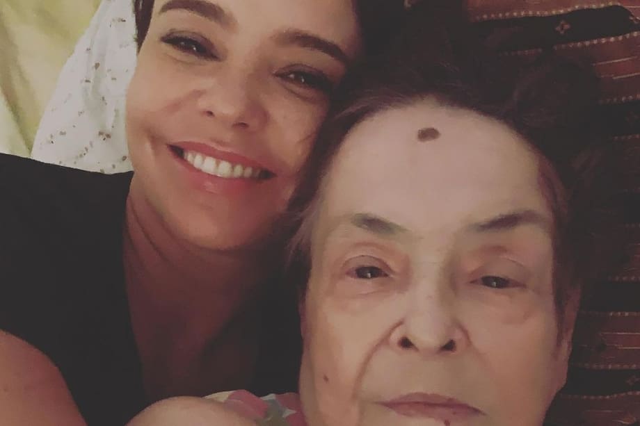 Natasha Klauss junto a su madre Susana