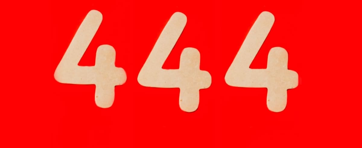 El 444 es un número que indica cómo la persona está decidida a encontrar a la pareja perfecta y encontrar nuevos caminos.