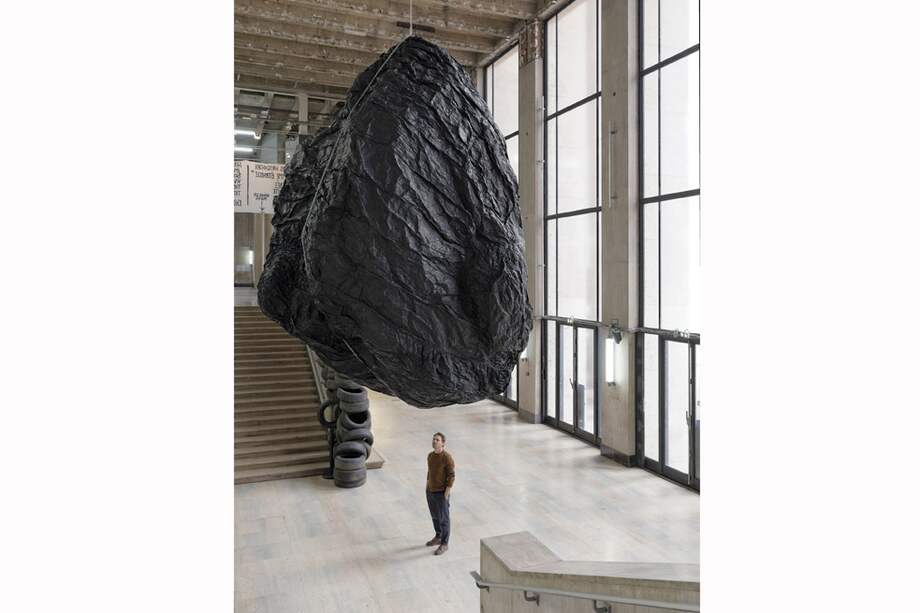 ‘La cabeza de Goliath’ (2014), de Eduardo Basualdo, Palais de Tokyo, París. Que la obra se expusiera allí fue posible gracias a la alianza entre Misol y SAM Art Projects. / Aurélien Mole
