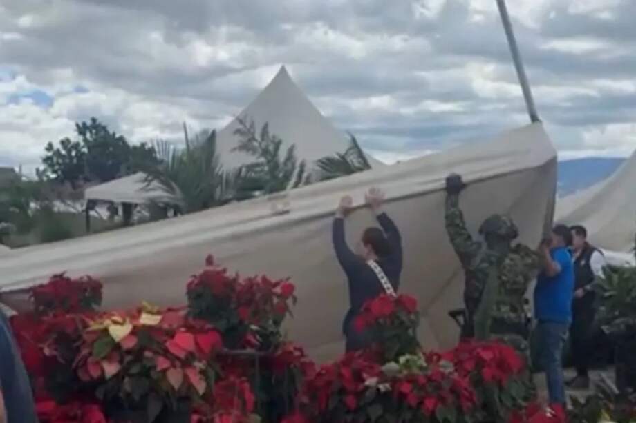 Los fuertes vientos se presentaron, este sábado 12 de octubre, en la plaza central de Villa de Leyva.