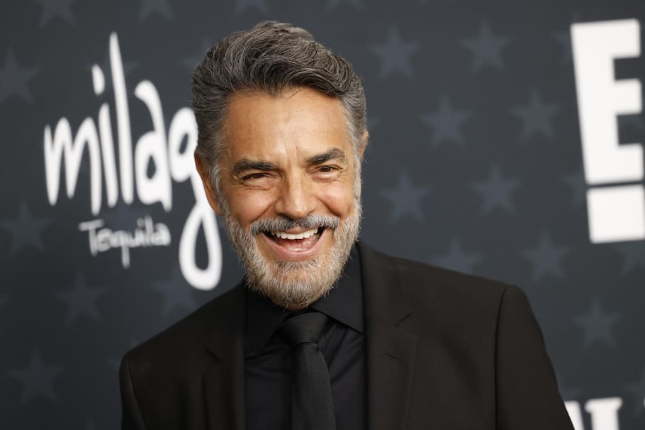 SANTA MONICA (United States), 04/01/2026.- Eugenio Derbez attends the 31st Annual Critics' Choice Awards at The Barker Hangar in Santa Monica, California, USA, 04 January 2026. The Critics' Choice Awards honor the finest achievements of filmmaking and television programming in 2025. EFE/EPA/JILL CONNELLY