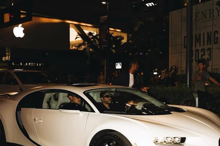 Esa misma actitud desafiante que lo caracteriza sobre el escenario se refleja en su garaje.