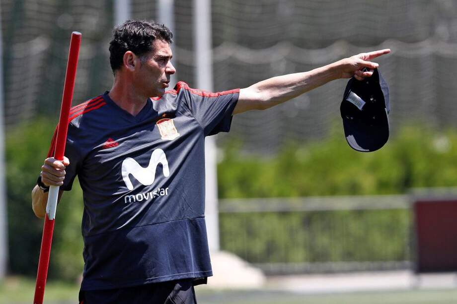 Fernando Hierro tiene poca experiencia como entrenador, pero gran ascendencia entre los jugadores de la selección de España que lo ven como referente. / EFE
