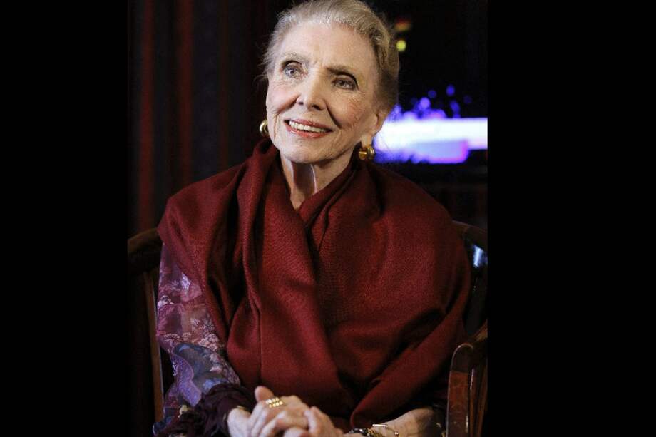 María Dolores Pradera tenía a sus espaldas una larga trayectoria artística de casi 70 años y 40 discos, y a lo largo de su carrera cosechó numerosos premios y distinciones, entre ellos un Grammy a la Excelencia Artística por toda su carrera profesional en 2008. / EFE