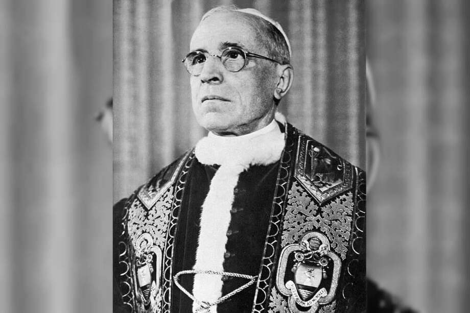 Para algunos historiadores, el papa Pío XII debió condenar de forma más firme la masacre de los judíos, pero no lo hizo por prudencia diplomática para no poner en peligro a los católicos de la Europa ocupada por los nazis. / AFP