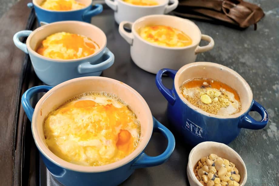 Huevos cocotte con hongos salteados