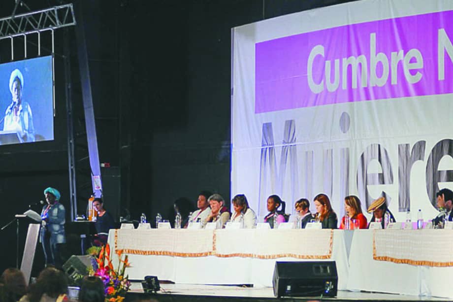 De los 585 acuerdos de paz firmados entre 1990 y 2010, apenas 92 contenían alguna referencia a las mujeres. / Archivo Cumbre Mujeres y Paz