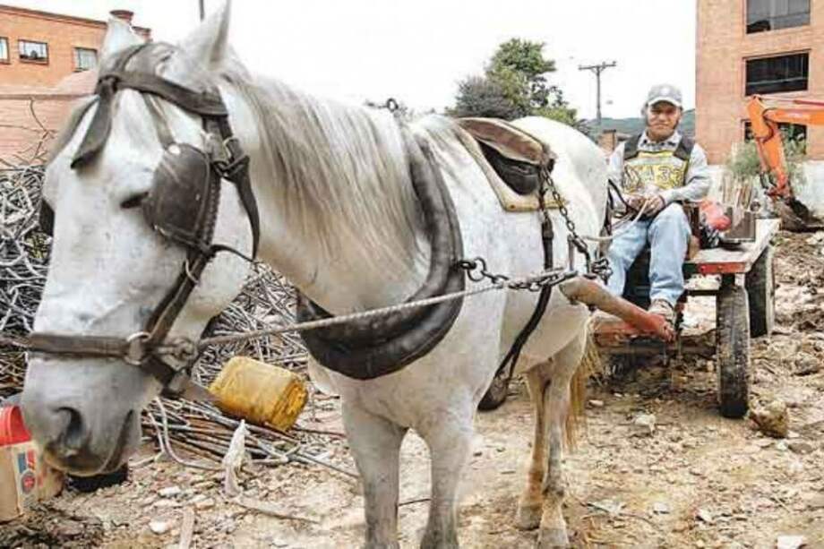 Entregarán 38 camionetas para sustituir carretillas en Cali