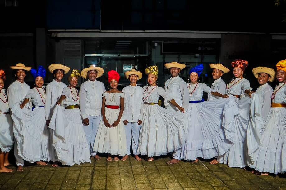 Con esta iniciativa esperan que los beneficiarios disfruten de la cultura y de formación artística en ámbitos como la música y la danza.