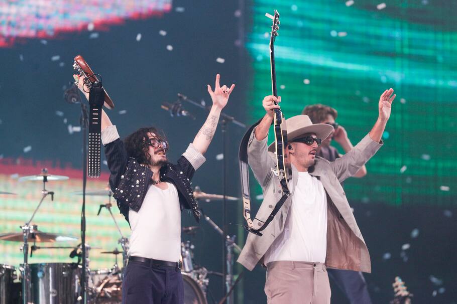 El vocalista despejó las dudas de algunos internautas sobre el futuro de la banda que interpreta ‘Besos en guerra’. EFE/ Adriana Thomasa