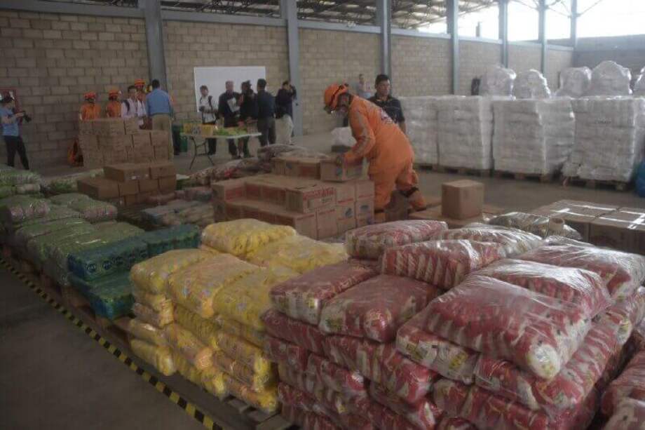 Esta es la ayuda que ha llegado al centro de acopio, ubicado en el puente Tienditas, que conecta a Venezuela con Colombia. / Gustavo Torrijos - Enviado especial