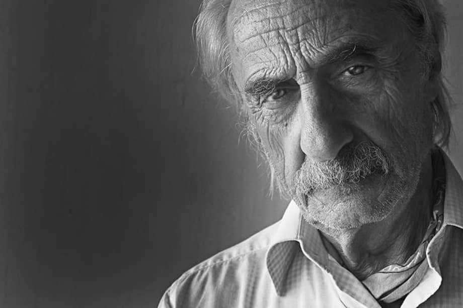 Alfredo Molano Bravo (3 de mayo de 1944 -31 de octubre de 2019) Sociólogo, escritor y periodista que dejó una treintena de libros sobre la historia de la violencia en Colombia, aparte de su labor como Comisionado para la Verdad, poco antes de su muerte.