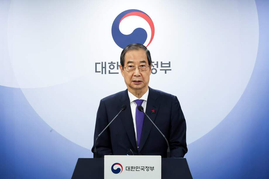 En una moción de destitución, la oposición acusó al presidente interino de Corea del Sur, Han Duck-soo, de violar su deber como mandatario en funciones.