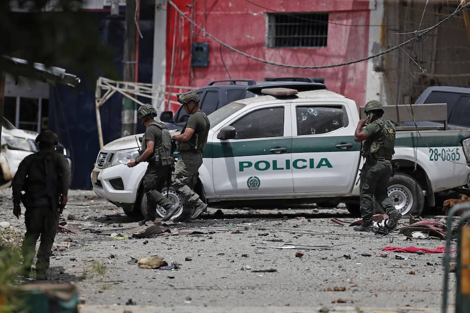 La institución señaló que durante la jornada se registraron múltiples ataques con explosivos contra unidades encargadas de la seguridad de la población. (Imagen de referencia).