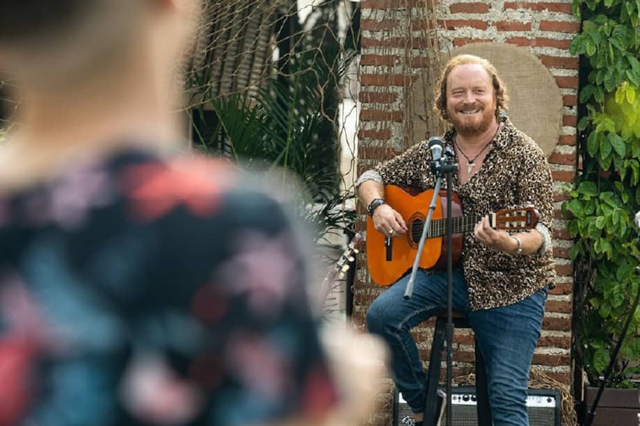 Para interpretar a "El Faraón", Christian Tappan tuvo que aprender a tocar guitarra y asimilar actitudes de los músicos. / Cortesía: Disney+