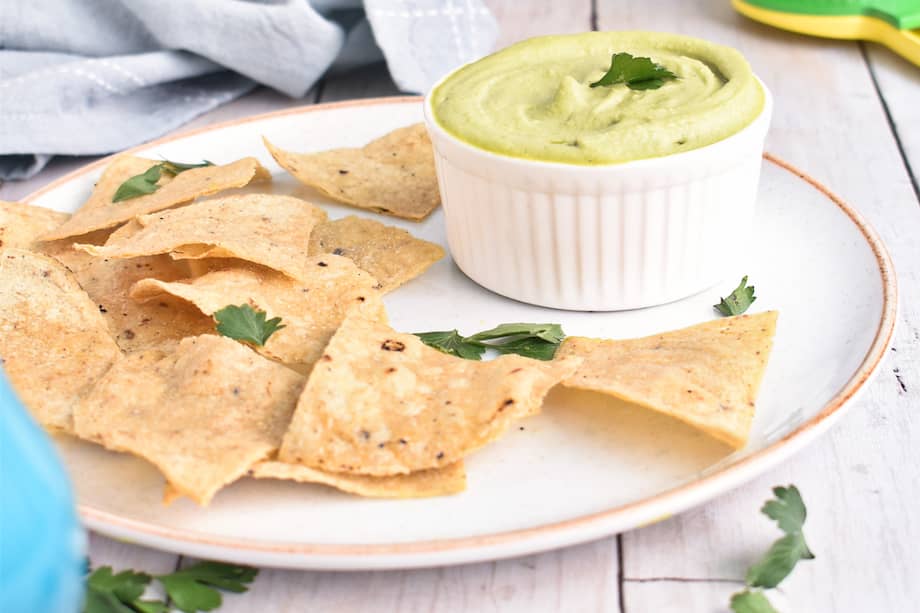 La mantequilla de almendras agrega este hummus de hierbas, grasas saludables.