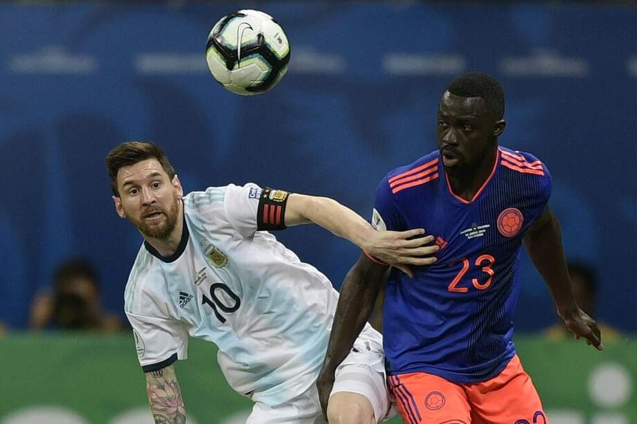 Dávinson Sánchez fue una de las figuras en el duelo contra Argentina en la primera fecha de la Copa América Brasil 2019. / AFP