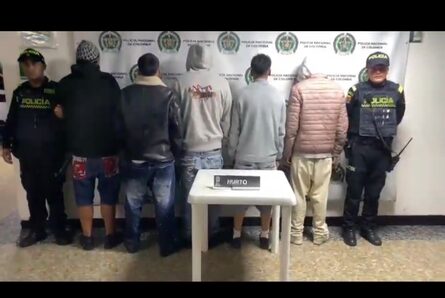 Antonio Nariño: Cinco delincuentes, que robaron un auto, los frenó la Policía