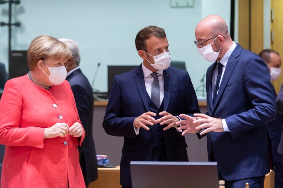 La canciller alemana, Angela Merkel; el presidente francés, Emmanuel Macron, y el presidente del Consejo Europeo, Charles Michel, reunidos en julio de 2020 en plena crisis del coronavirus. / Getty Images