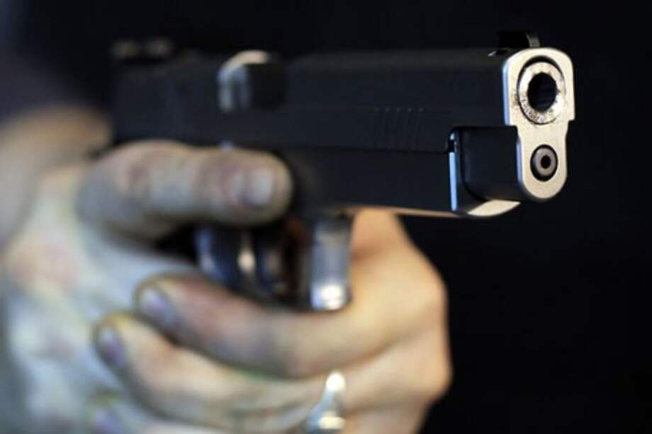 El funcionario estaba a portas de jubilarse, venía caminando desde su casa hasta su lugar de trabajo cuando fue asesinado.