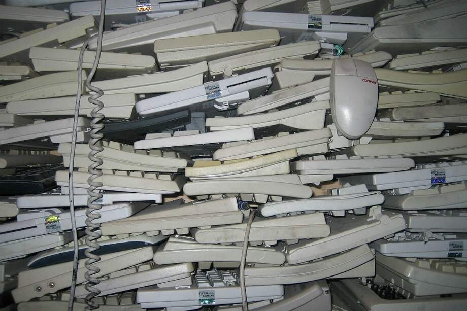 El mundo produce basura electrónica equivalente a 4.500 torres Eiffel