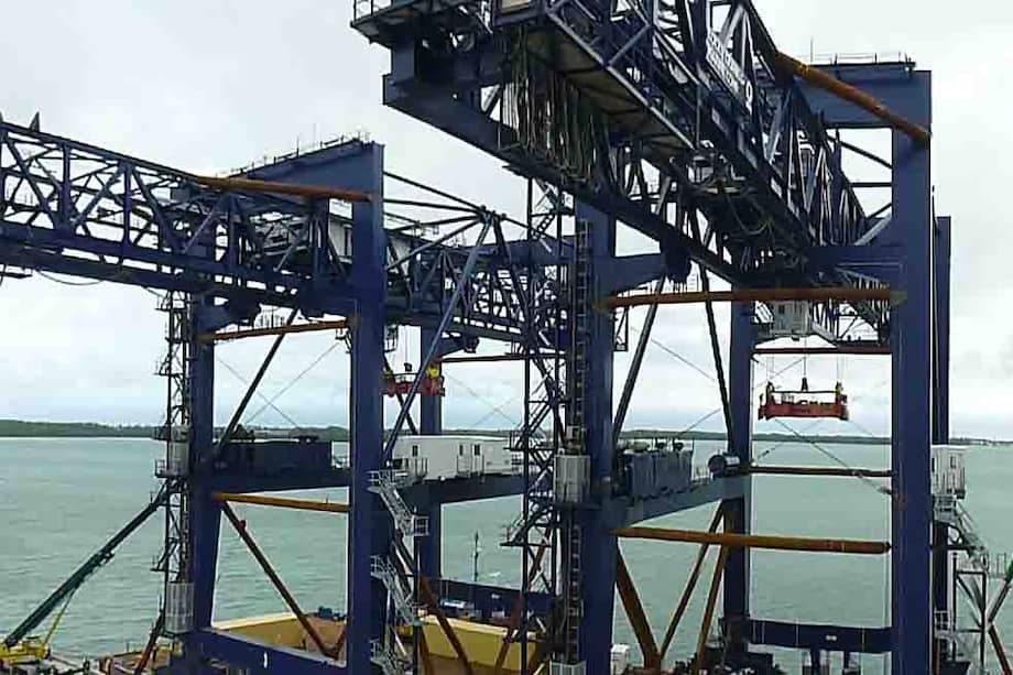 El 3 de junio arrancaron del puerto de Miami tres grúas pórtico alemanas con destino al nuevo puerto Barranquilla Container Terminal (BTC). / Cortesía