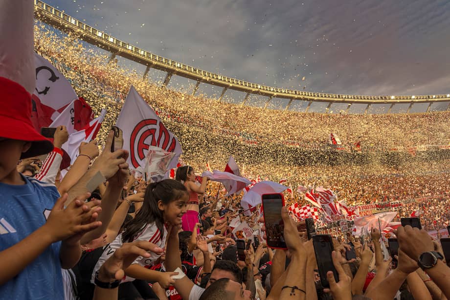 Hinchas de River Plate en el Estadio Monumental de Buenos Aires, en el partido de clubes más importante de Argentina contra su rival, Boca Juniors, el mes pasado.