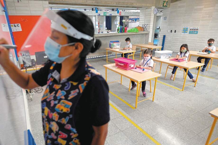 En Cali y Barranquilla los colegios privados ya comenzaron las clases presenciales.