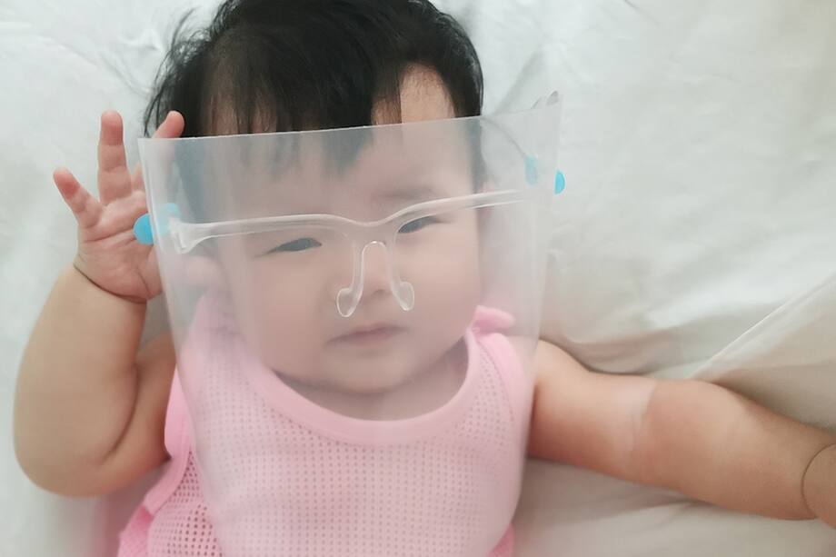 Ninos con máscarilla, recién nacidos con máscara