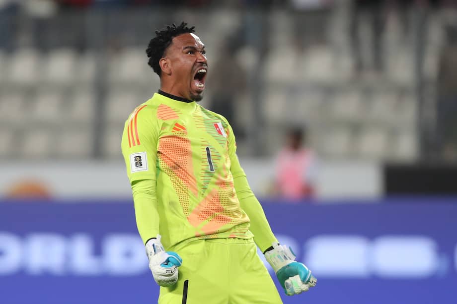 Pedro Gallese celebra un gol de la selección de Perú.