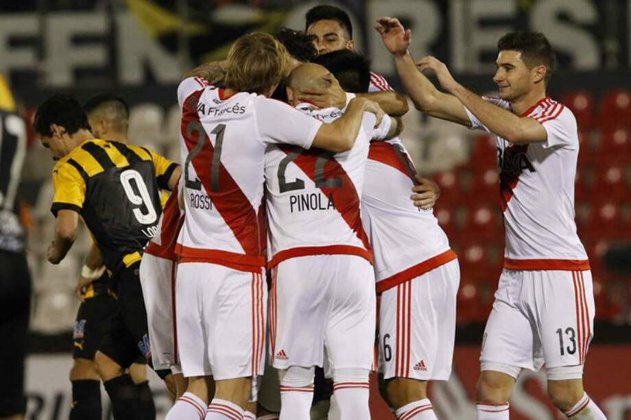 Los jugadores de River Plate celebran uno de los tantos con los que vencieron este martes a Guaraní en Asunción, Paraguay. / EFE