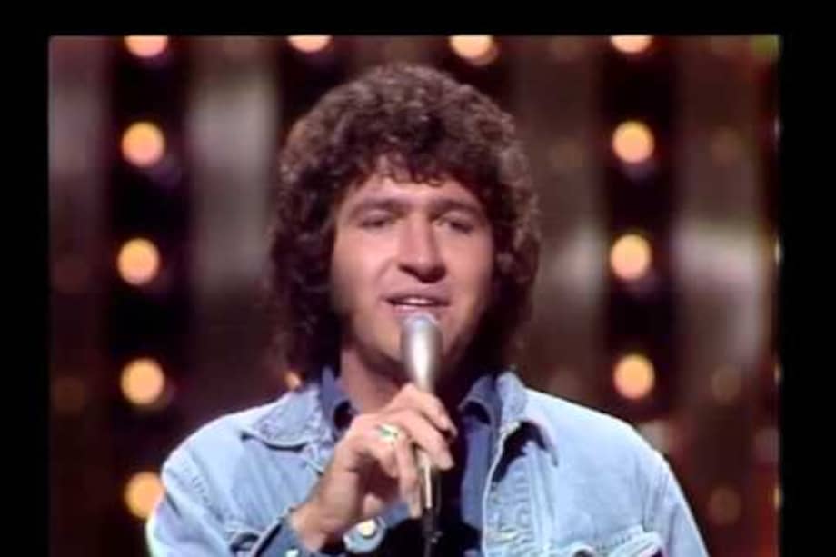 Mac Davis ubicó más de 30 canciones en las listas country de Billboard, seis de ellas en el top 10, y también cuatro álbumes en el listado de discos más populares de esa publicación.
