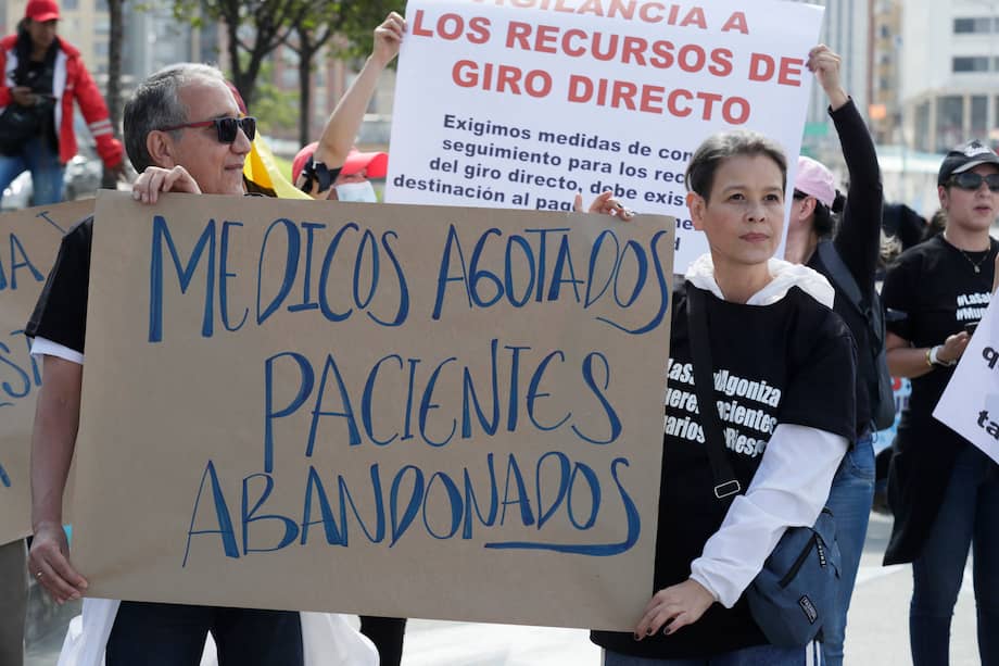 A finales de 2024, y a lo largo del 2025, se realizaron varias protestas de pacientes y trabajadores del sector salud que han denunciando una deficiencia cada vez mayor en los sistemas de atención (imagen de referencia). EFE/ Carlos Ortega