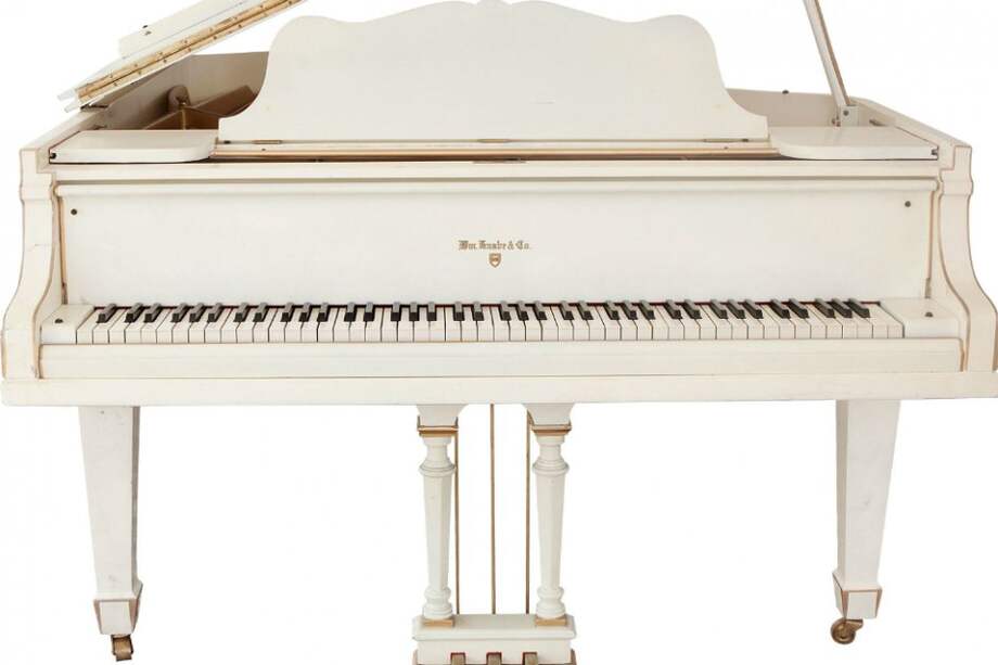 El piano fue comprado por Presley para su madre en 1955. / EFE