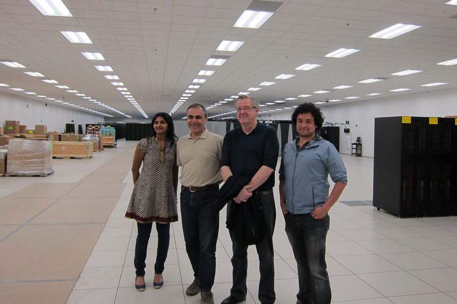 A la derecha, el colombiano Juan R. Perilla, acompañado de otros investigadores de la Universidad de Illinois. / Cortesía