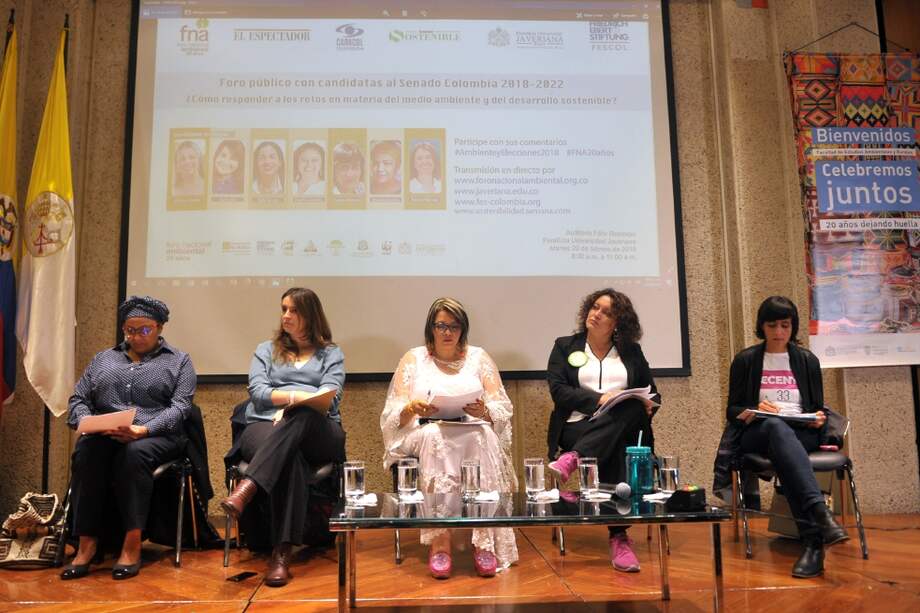 Victoria Sandino, Paloma Valencia, Hilduara Barliza, Angélica Lozano y Susana Muhamad. / Gustavo Torrijos - El Espectador