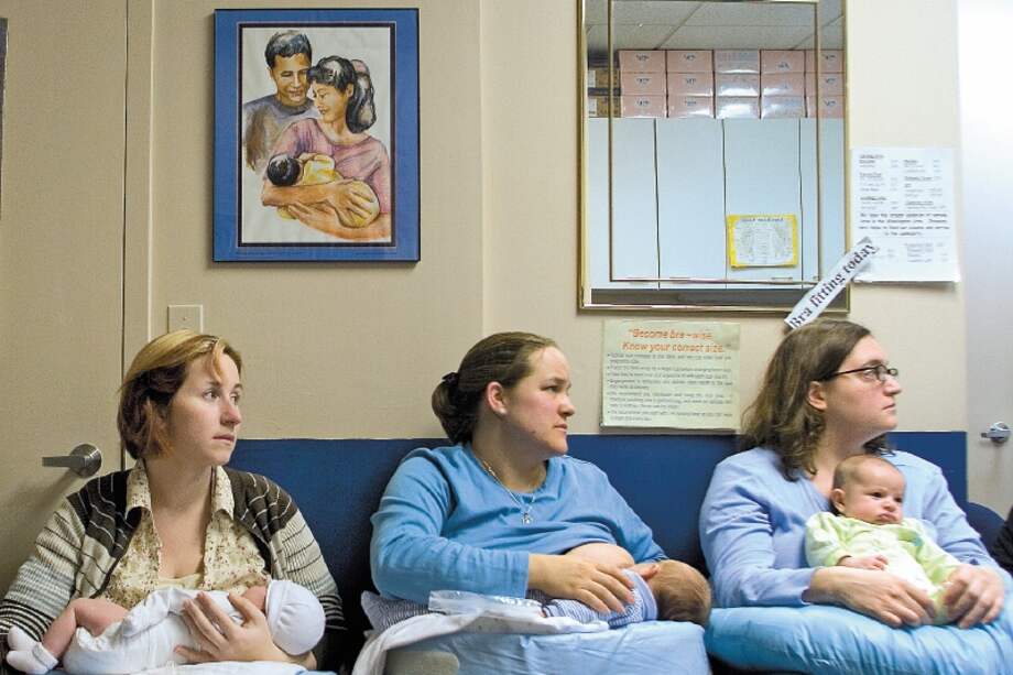 WASHINGTON, D.C. - JANUARY 31: Mothers get settled in for their breastfeeding class with Pat Shelly, a lactation consultant and director of The Breastfeeding Center for Greater Washington at The Breastfeeding Center for Greater Washington on January 31, 2005 in Washington, D.C.. (Photo by Jeff Hutchens/Getty Images)