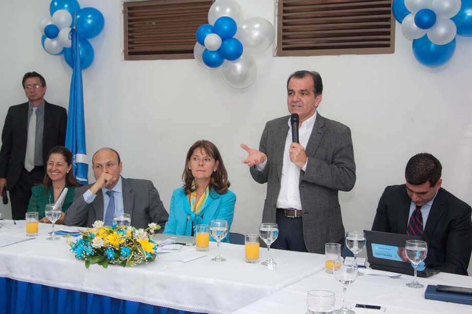 Los representantes de las bases que apoyaron a Marta Lucía Ramírez y los congresistas zuluaguistas. Cortesía