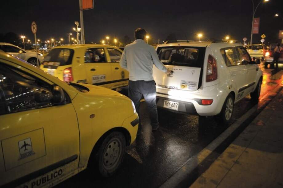 Según la Secretaría de Movilidad, este año han suspendido 1.261 licencias de conductores de apps. / Archivo El Espectador